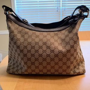 Medium size Gucci bag. Authentic!